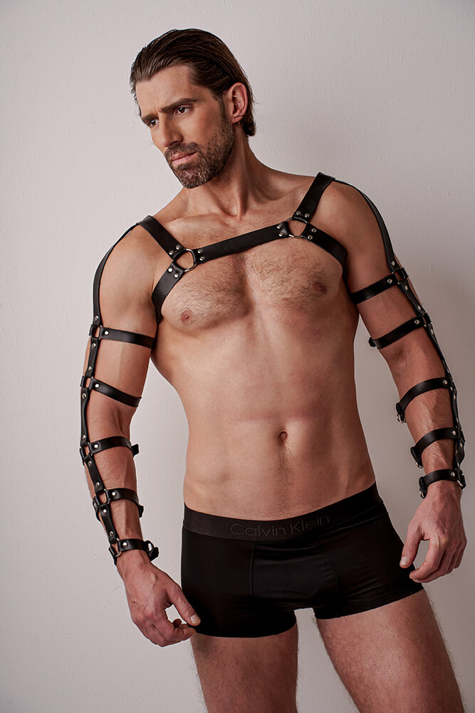 gladiator harnas heren zwart voyeurx man leren kinky outfit mannen