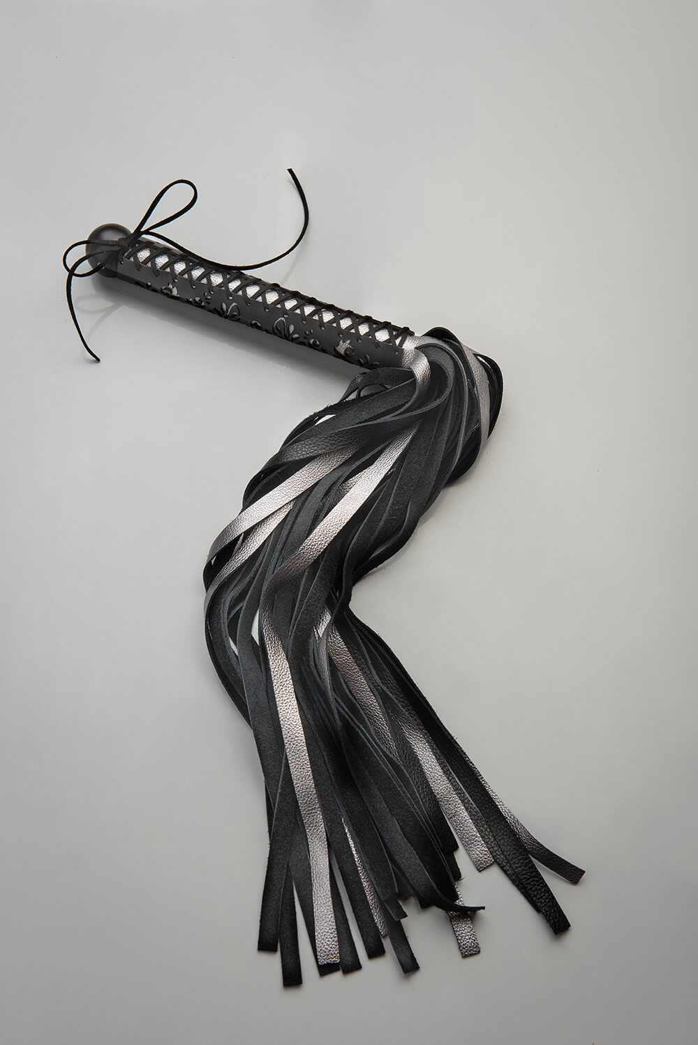 VoyeurX flogger echt leer lilly zwart zilver