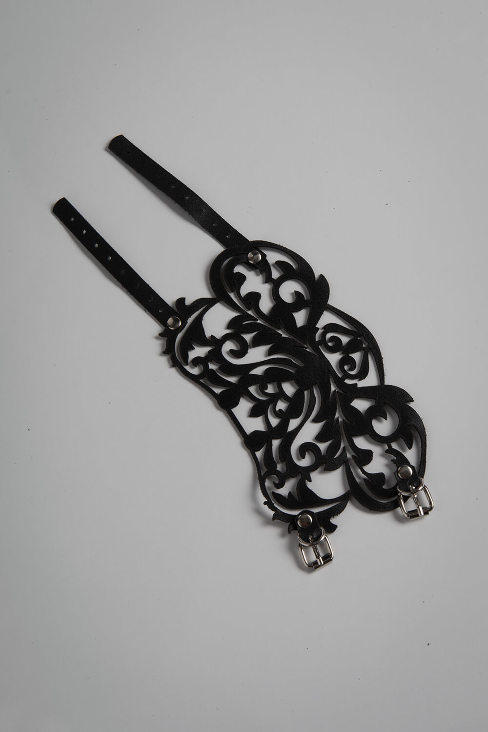 VoyeurX leren armband lasercut lilly zwart